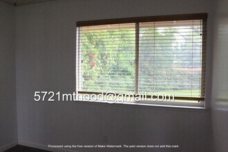 5721 mount hood court in Sacramento, CA - Foto de edificio - Building Photo