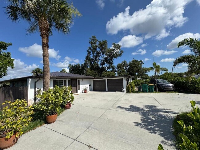 1663 Birchcrest Blvd in Port Charlotte, FL - Building Photo - Building Photo