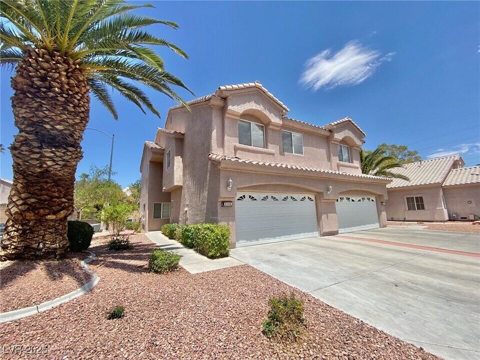 5388 Runningbrook Rd in Las Vegas, NV - Building Photo
