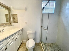 712 SW 5th Ct in Hallandale Beach, FL - Building Photo - Building Photo