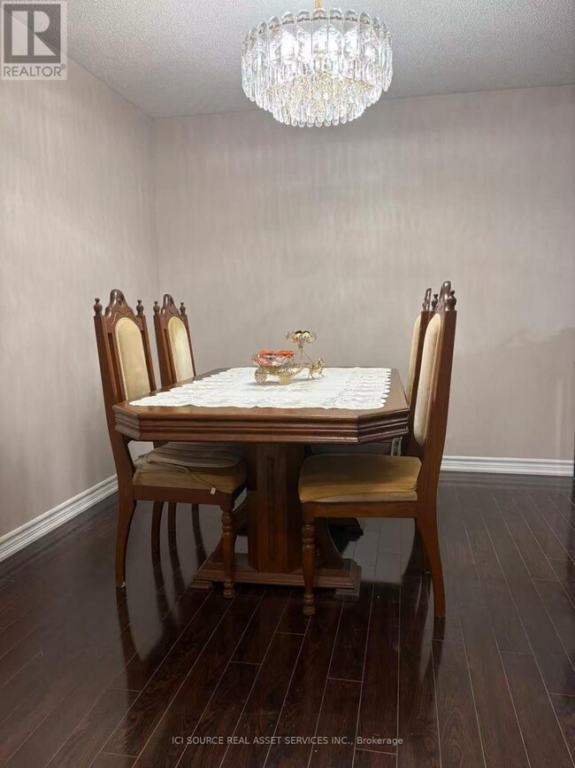 19 Talbot St in Brampton, ON - Building Photo - Building Photo