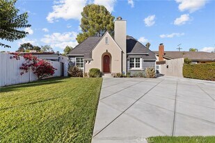 11147 Hortense St in Los Angeles, CA - Building Photo