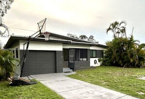 2631 Roosevelt St in Hollywood, FL - Building Photo