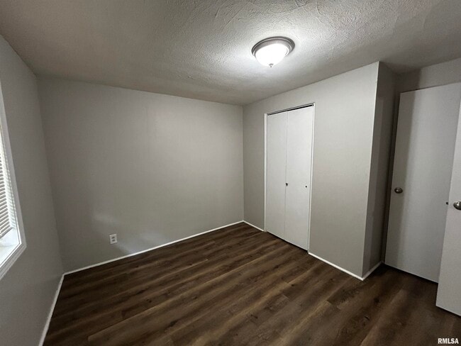 108 Oakdale Rd in East Peoria, IL - Building Photo - Building Photo