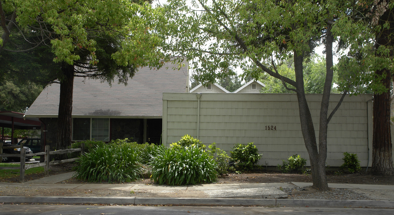 1524 Matheson Rd in Concord, CA - Foto de edificio