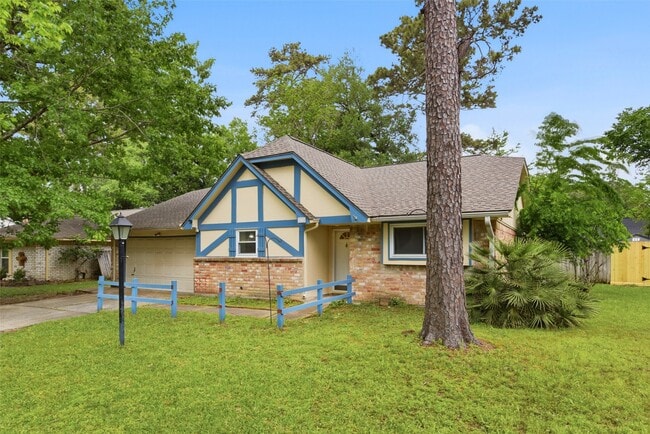 2115 Oaks Dr in Pasadena, TX - Building Photo - Building Photo