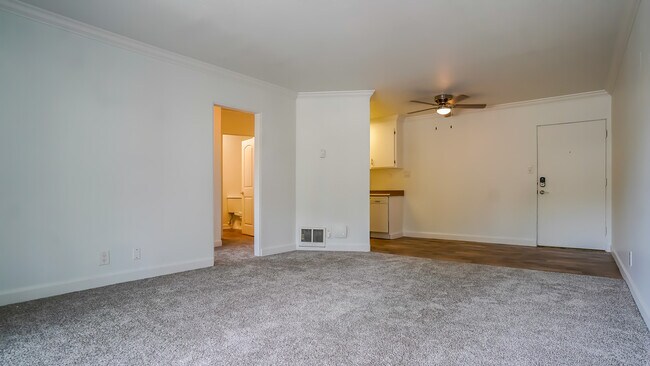 1827 Lincoln Ave-Unit -217A in San Rafael, CA - Building Photo - Building Photo