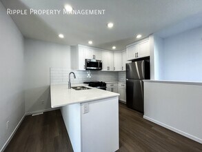 246 Orchards Blvd SW in Edmonton, AB - Building Photo - Building Photo