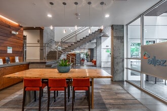 Allez Apartments in Redmond, WA - Foto de edificio - Building Photo