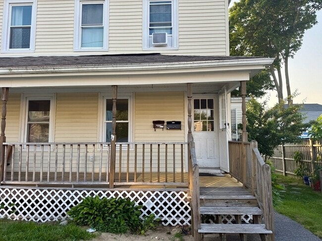 1 Hamilton St, Unit 2 in Plymouth, MA - Foto de edificio - Building Photo