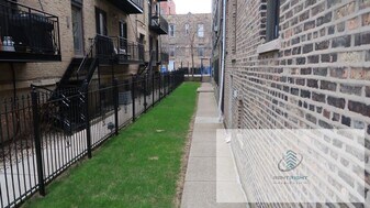 1311 N Bosworth Ave, Unit 2M in Chicago, IL - Building Photo