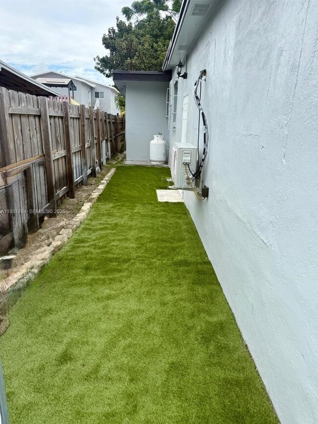 10357 SW 174th Terrace in Miami, FL - Building Photo - Building Photo