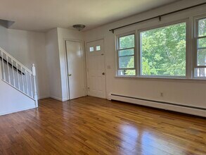 19 Granite Dr in Bethel, CT - Building Photo - Building Photo