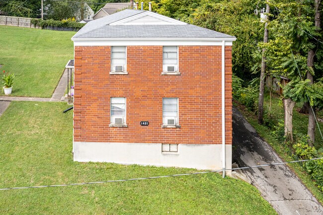 1451 Nightingale Rd in Louisville, KY - Foto de edificio - Building Photo