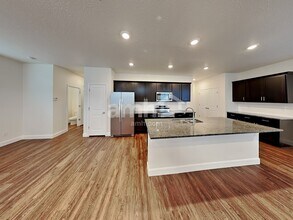 5936 Verdigris Dr in West Jordan, UT - Foto de edificio - Building Photo
