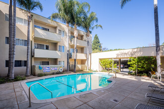 Cambridge house in Van Nuys, CA - Building Photo - Building Photo