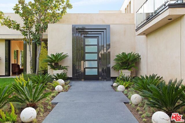 801 N Rexford Dr in Beverly Hills, CA - Foto de edificio
