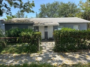 1014 Douglass Ave in West Palm Beach, FL - Building Photo - Building Photo