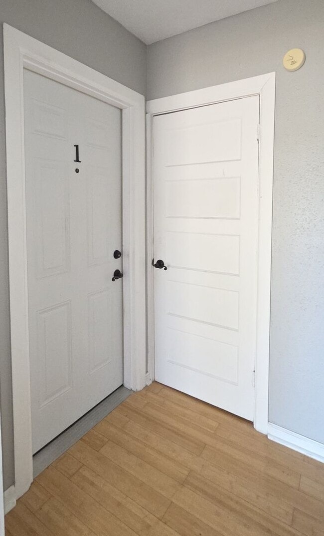 455 Eleanor Ave in San Antonio, TX - Building Photo - Building Photo