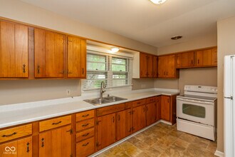 1448 2nd Bomar St in Greenwood, IN - Building Photo - Building Photo