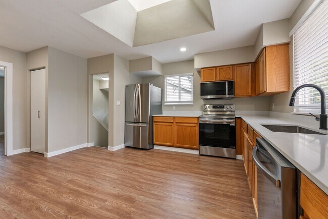 2349 SE 89th Ave in Portland, OR - Building Photo - Building Photo