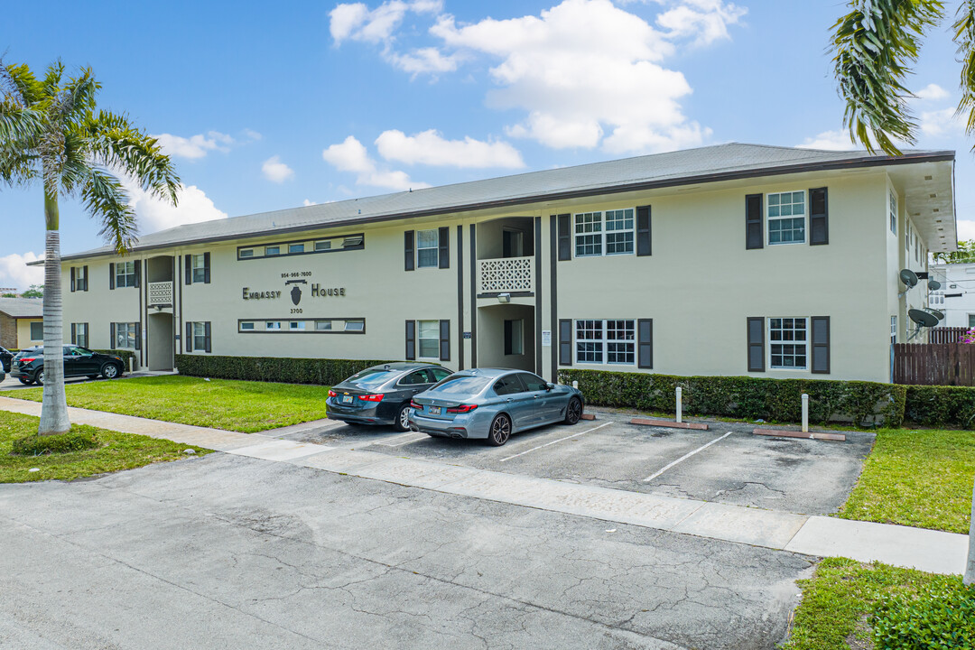 3700 Polk St in Hollywood, FL - Building Photo