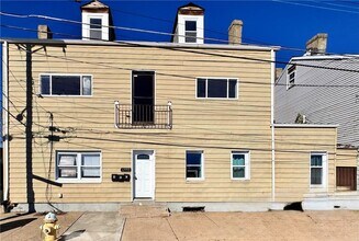 1332 Goettmann St, Unit 2 in Pittsburgh, PA - Foto de edificio - Building Photo