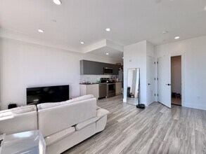 327 Communipaw Ave in Jersey City, NJ - Building Photo - Building Photo