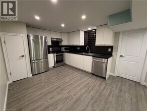 281 Dixon St in Kitchener, ON - Building Photo - Building Photo