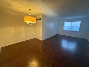 7925 Royal Arms Ct in St. Louis, MO - Building Photo - Building Photo