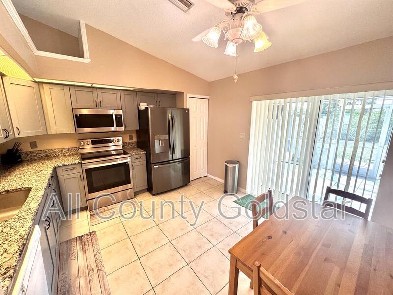 2587 Logsdon St in North Port, FL - Building Photo