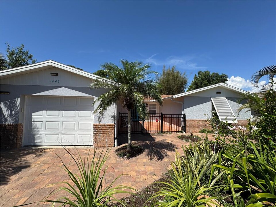 1446 Strada D Oro in Venice, FL - Building Photo