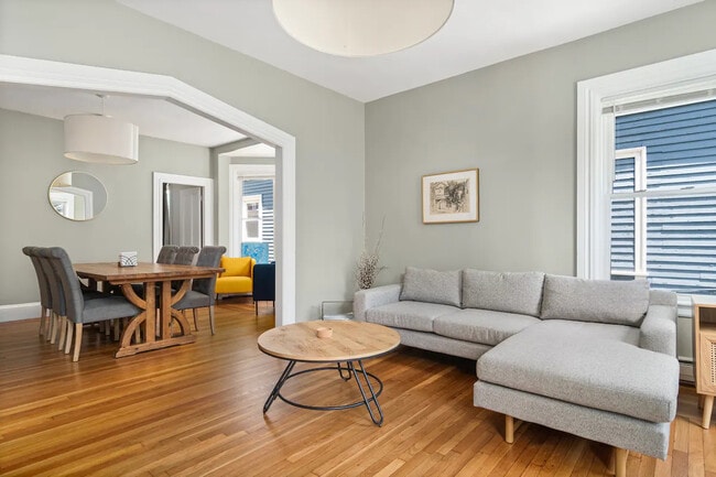 87 Vernon St, Unit 2