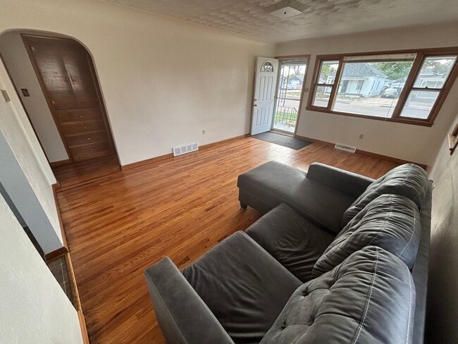 property at 322 N 6th St