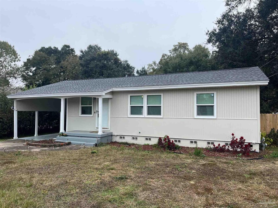 6885 Malvern St in Pensacola, FL - Building Photo