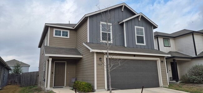 property at 5819 Rolling Gln