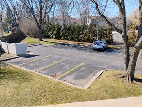 910 W Alleghany Dr in Arlington Heights, IL - Building Photo - Building Photo