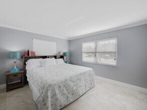 1236 Beach Rd, Unit 4 in Riviera Beach, FL - Foto de edificio - Building Photo