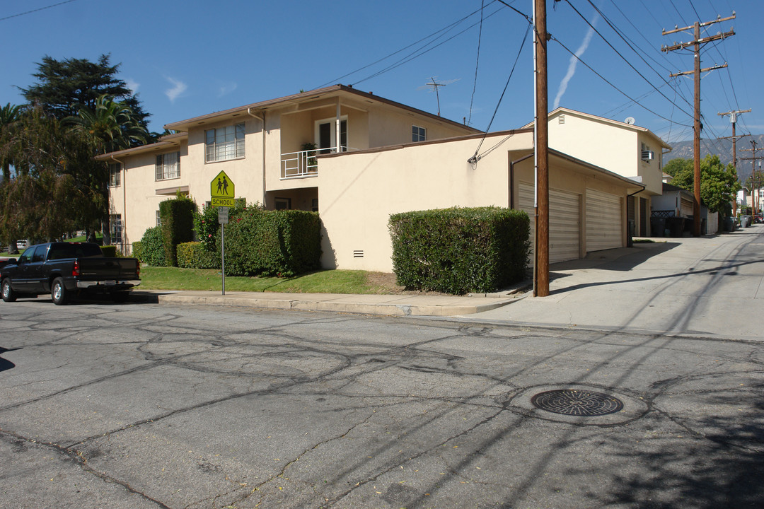 1701 Glencoe Way in Glendale, CA - Building Photo