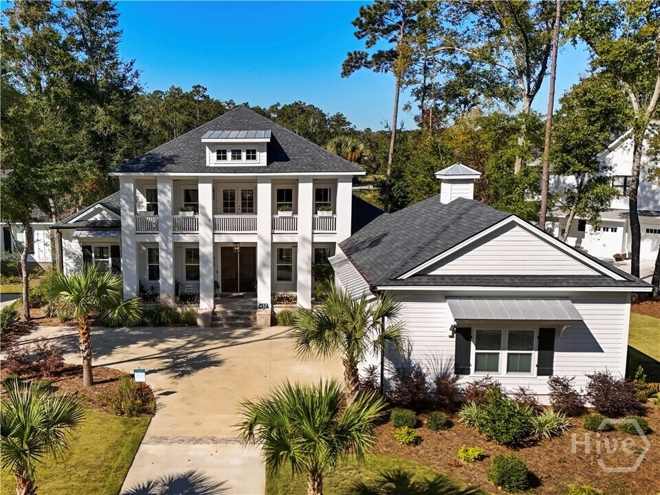 437 Bear River Dr in Richmond Hill, GA - Building Photo