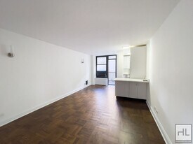 165 E 35th St in New York, NY - Building Photo