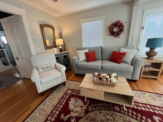 220 Narragansett Ave in Barrington, RI - Building Photo - Building Photo