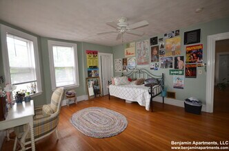 236 Cypress St, Unit 3 in Brookline, MA - Building Photo - Building Photo