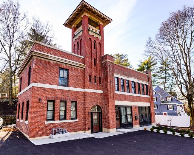 2040 Beacon St in Newton, MA - Building Photo - Building Photo