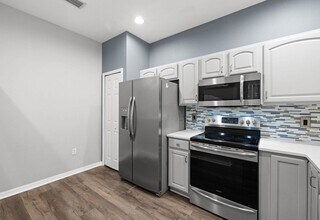 11231 Kapok Grand Cir in St. Petersburg, FL - Building Photo - Building Photo