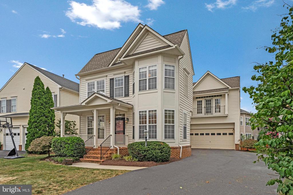 21946 Windover Dr in Broadlands, VA - Building Photo