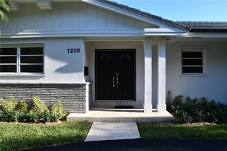 7200 SW 132nd St in Miami, FL - Building Photo - Building Photo