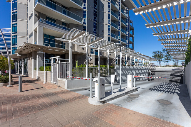 Edgewater at Hayden Ferry Lakeside in Tempe, AZ - Building Photo - Building Photo