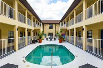 Palms at Marine in Spring Hill, FL - Building Photo - Building Photo