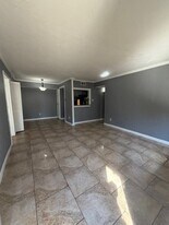 7200 Clarewood Dr in Houston, TX - Building Photo